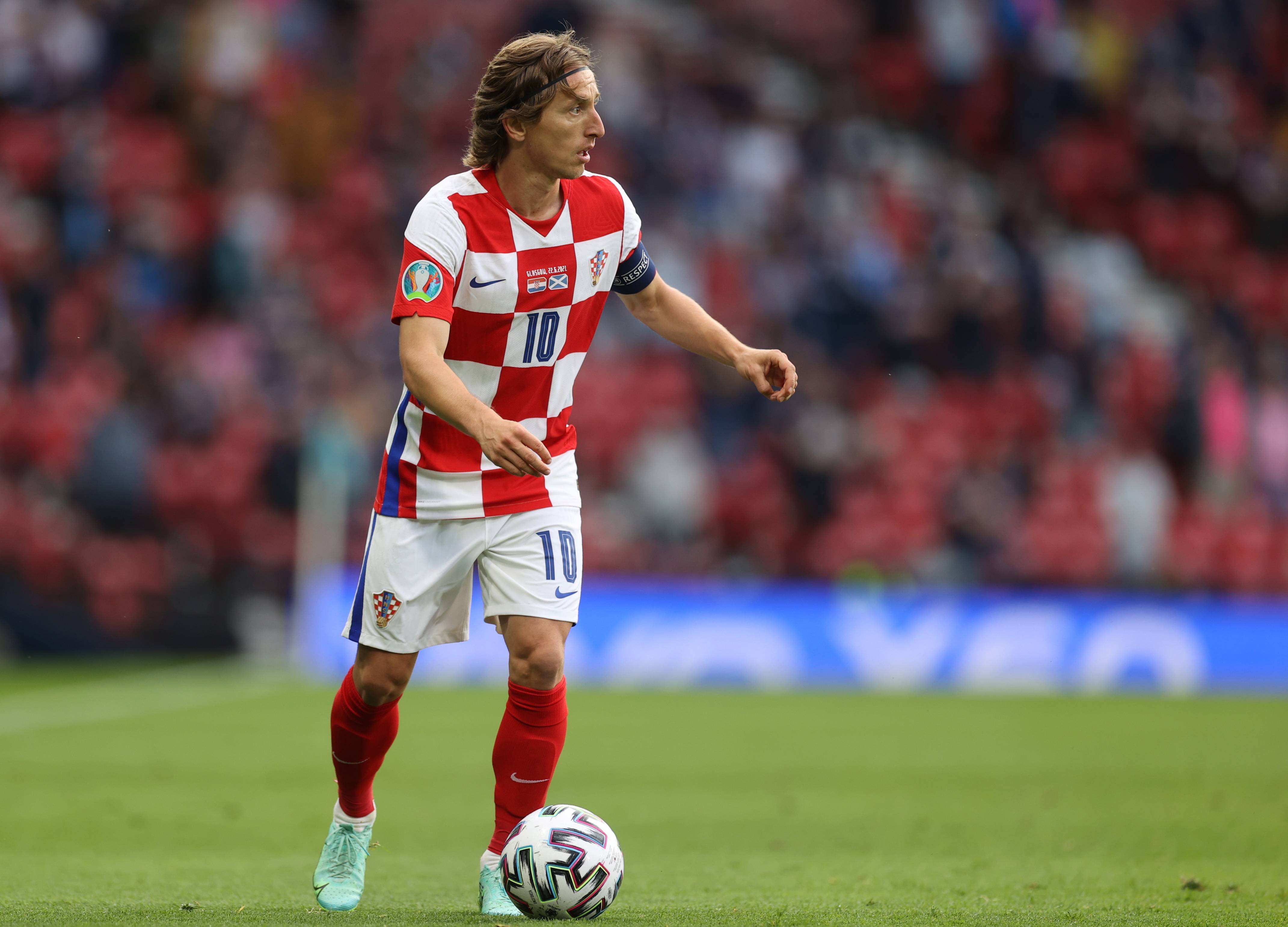 里夫斯状态不佳，半场得到8分，投篮命中率仅为20%