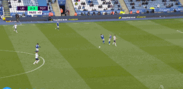 曼联在第15轮4-1大胜狼队，晋级英超第六，阿莫林有效发挥中场，布鲁诺、芒特等球员关键作用，助力球队提升排名。