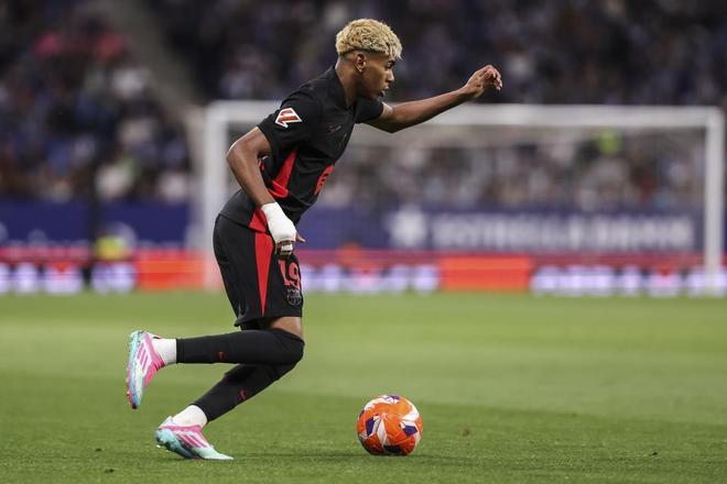 篮球湖人队内矛盾传闻升温，主帅紧急澄清